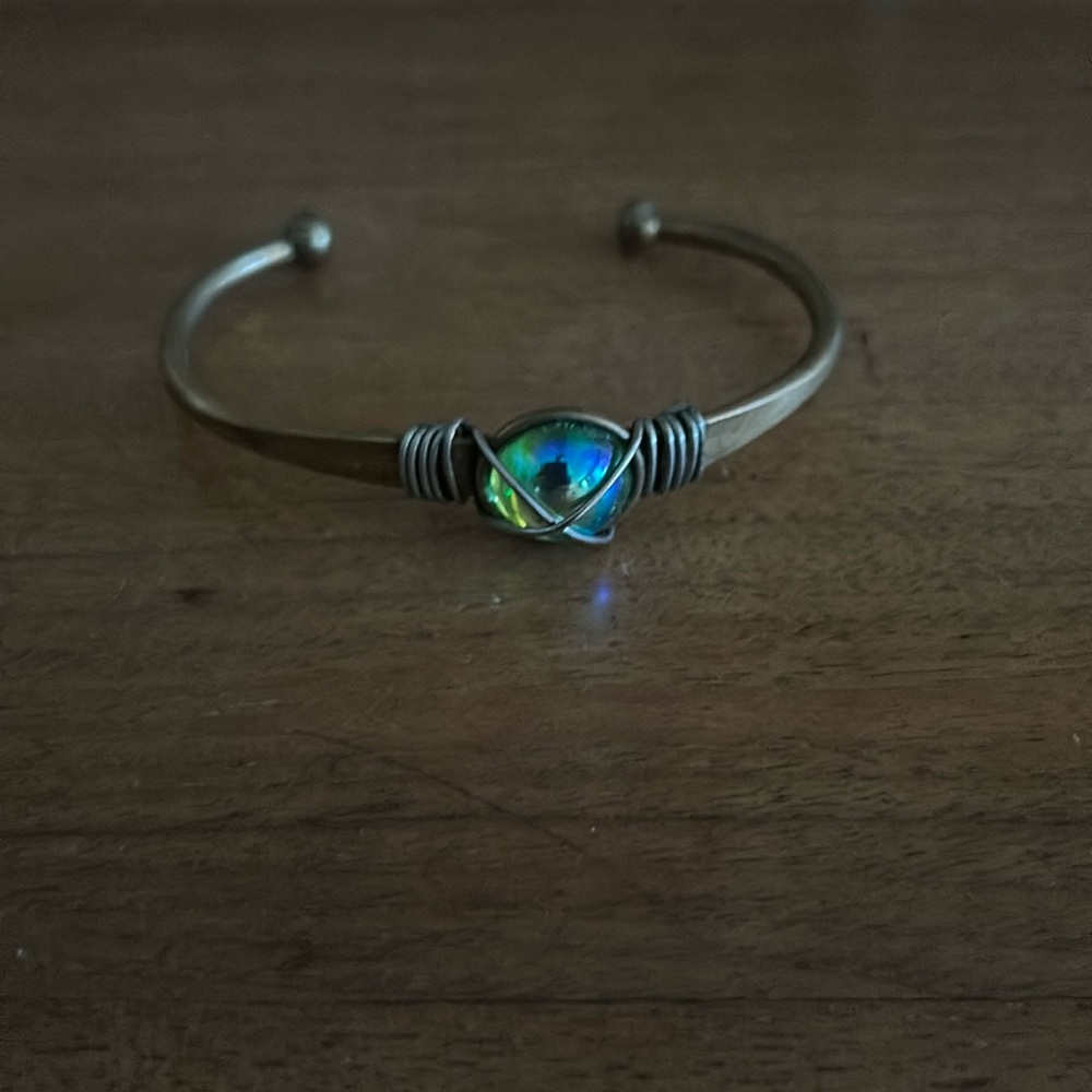 Bangle bracelet